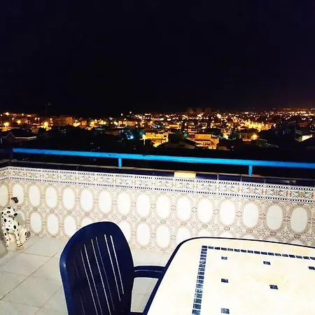 с морской панорамой Apartment
