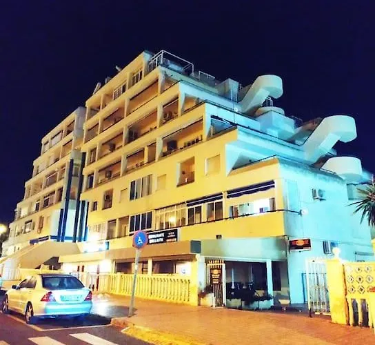 с морской панорамой *